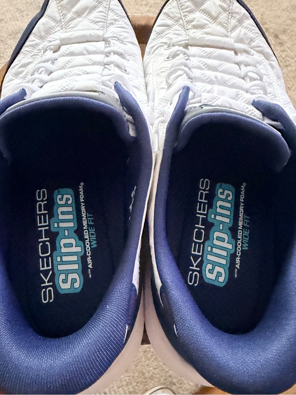 Skechers Hands Free Slip-Ins Cozy Fit Men’s 11 Wide White Navy Sneakers - Picture 4 of 7